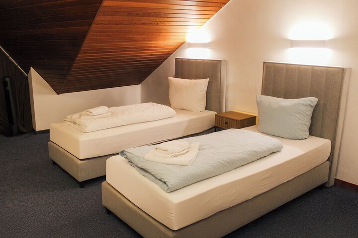 Room 17 of 39