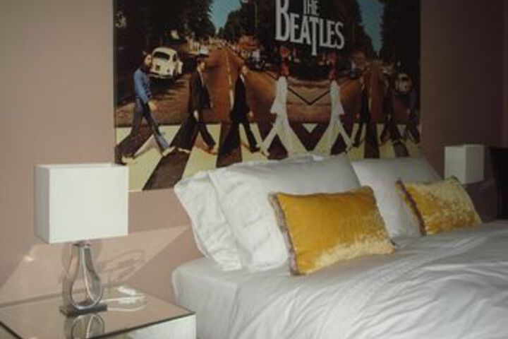 Room 9 of 20