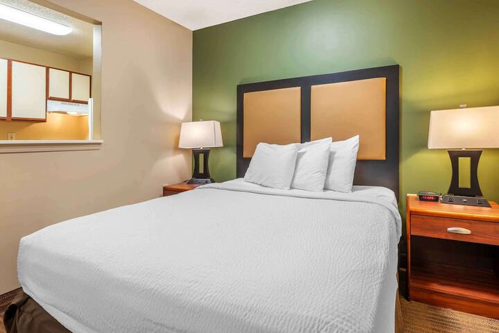 Suite 1 Queen Bed Kitchen (9 of 14)