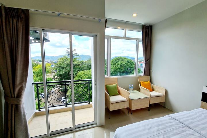 Room 6 of 21