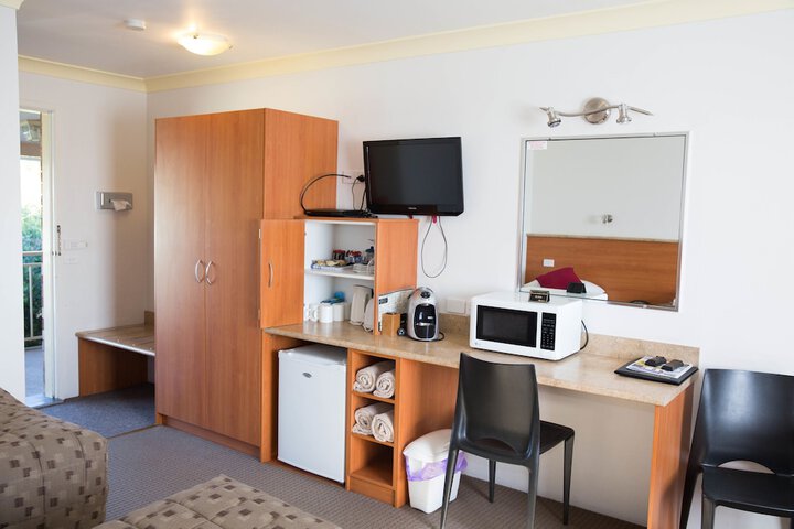 Room 4 of 95
