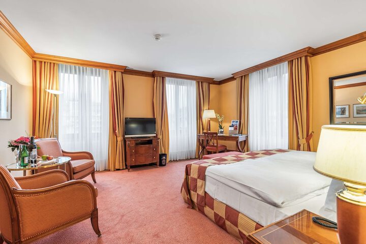 Room 9 of 180