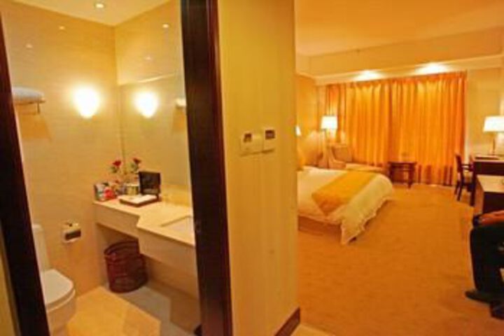 Room 26 of 73