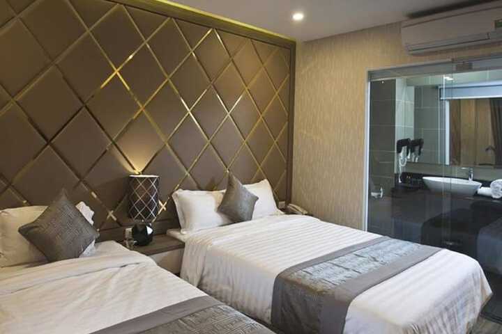 Room 4 of 62
