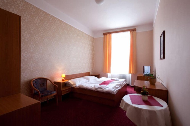Room 5 of 50