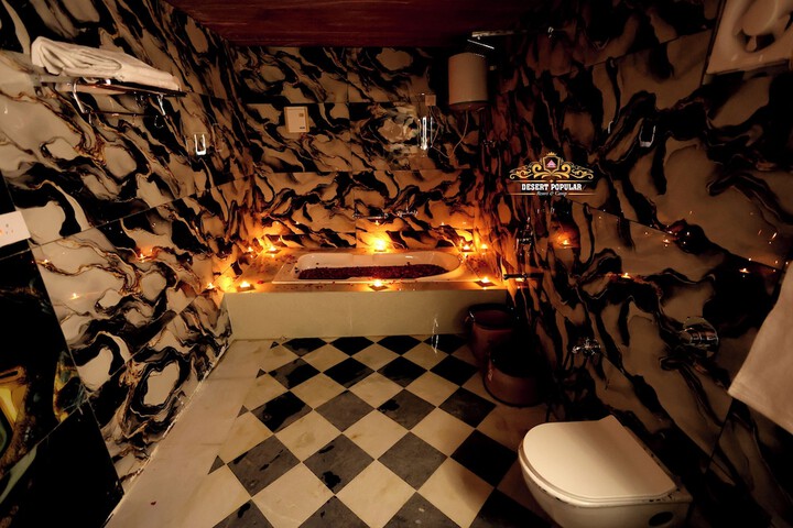 Room 15 of 34