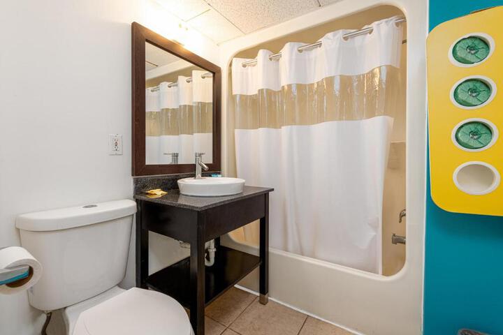2 Bedrooms Premium Suite 1 Queen and 2 Double Beds Private Bathroom (8 of 15)