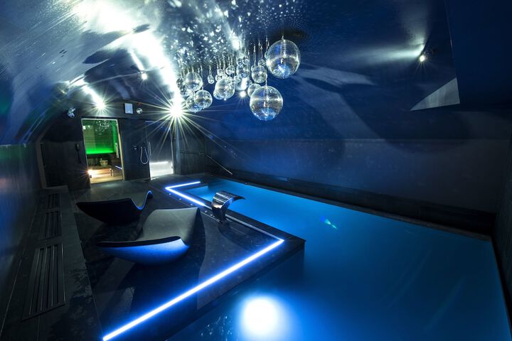 Pools & Facilities