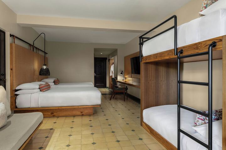 Room 34 of 131