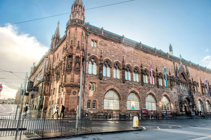 Modern Home 5 Minutes Walk From Princes Street