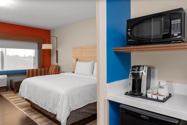 Standard King Bed Accessible (4 of 9)
