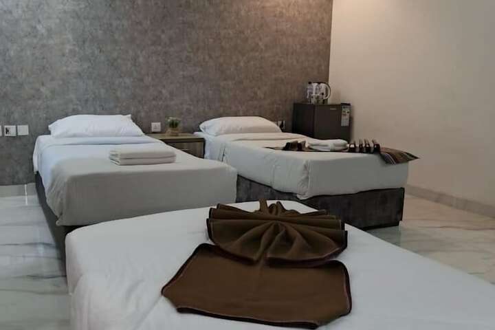 Room 6 of 14