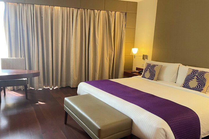 Room 34 of 97