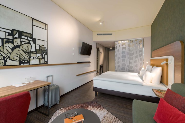 Room 43 of 164