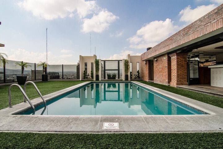 Hotel Pool