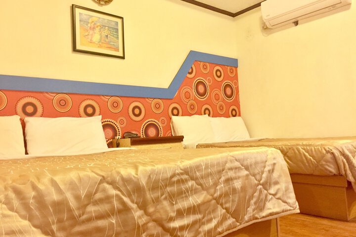 Room 12 of 28