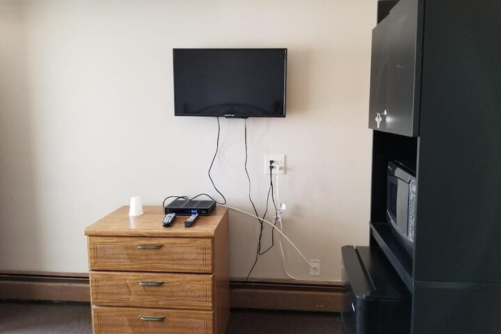 Room 6 of 28