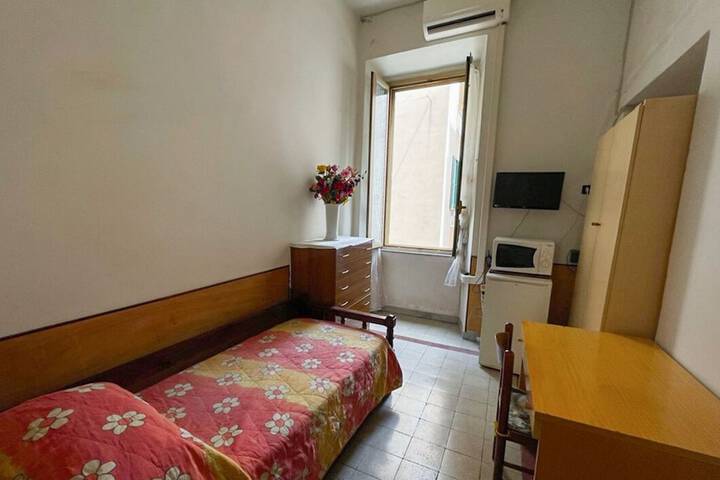 Room 4 of 20