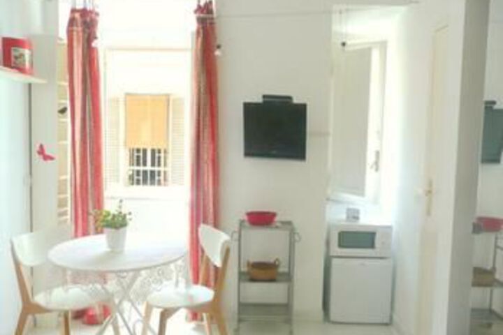 Room 9 of 12