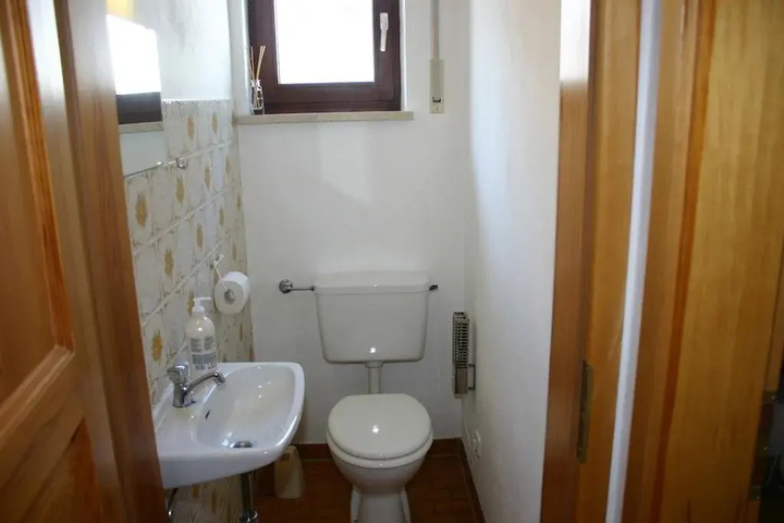 Room 6 of 13