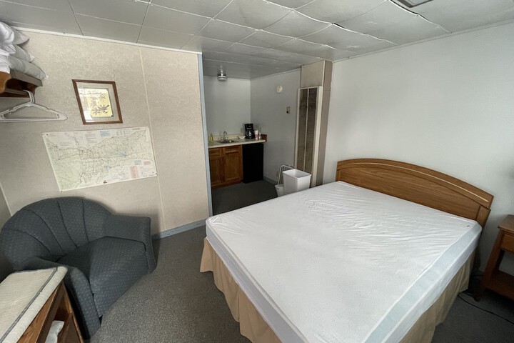 Room 1 of 8