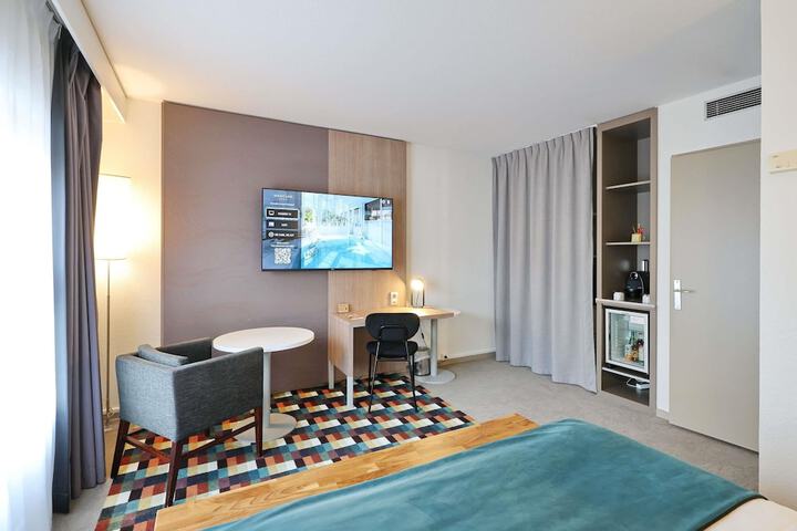 Room 27 of 126