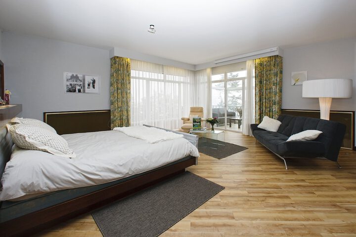 Room 4 of 38
