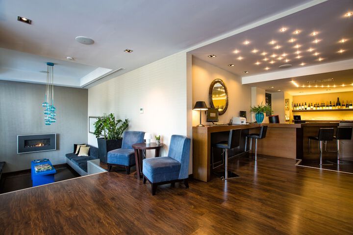 Lounge 73 of 95
