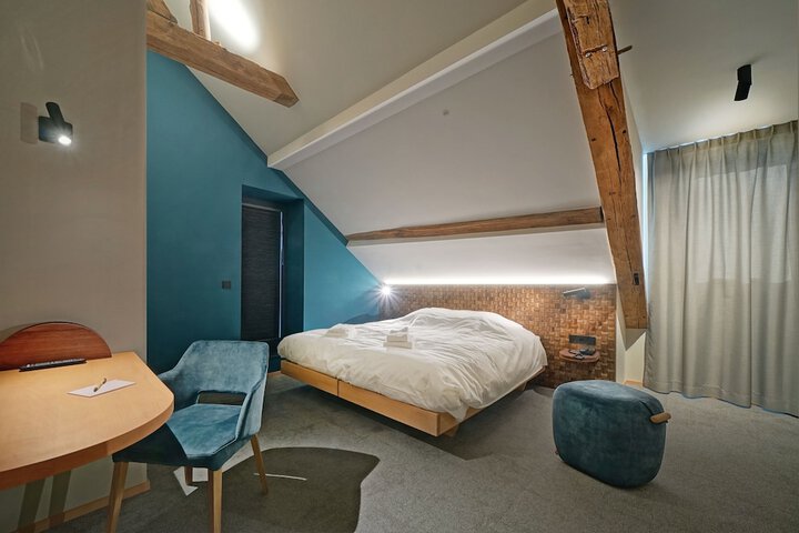Room 4 of 37