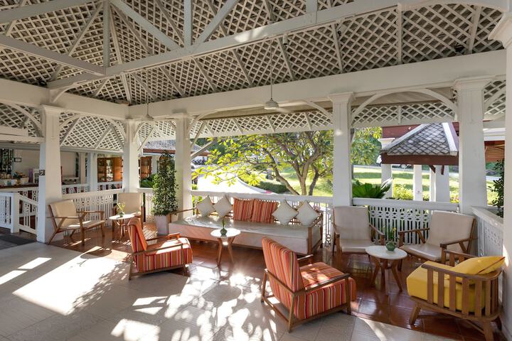 Entrance & Lobby