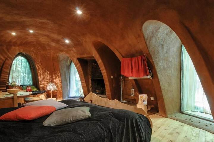 Room 4 of 126