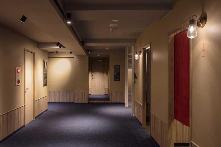 Room 42 of 77