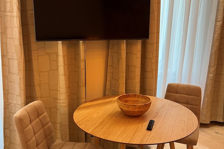 Room 33 of 83