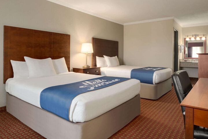 2 Queen Beds Accessible (6 of 10)