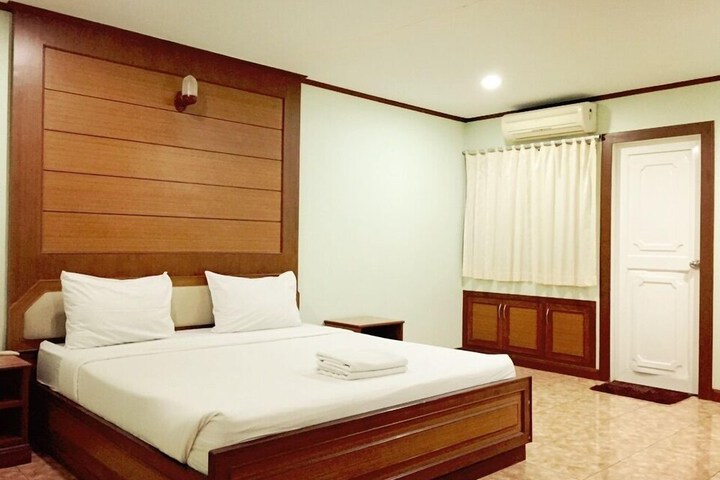 Room 12 of 85