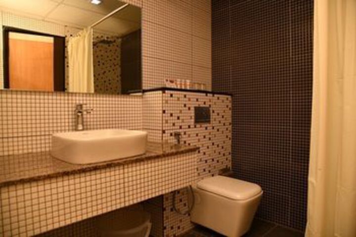 Room 2 of 30