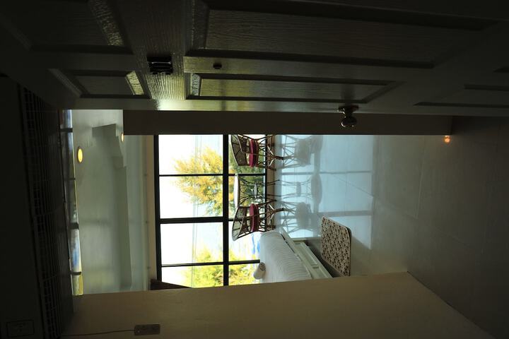Room 17 of 30