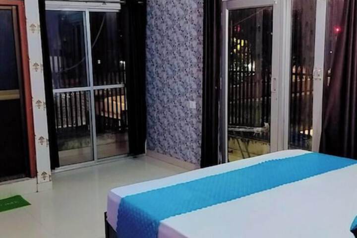 Room 2 of 10