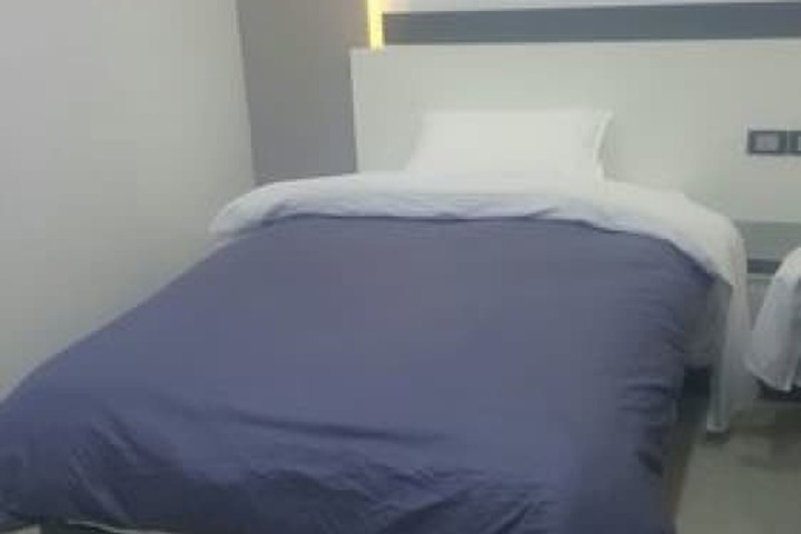 Room 6 of 34