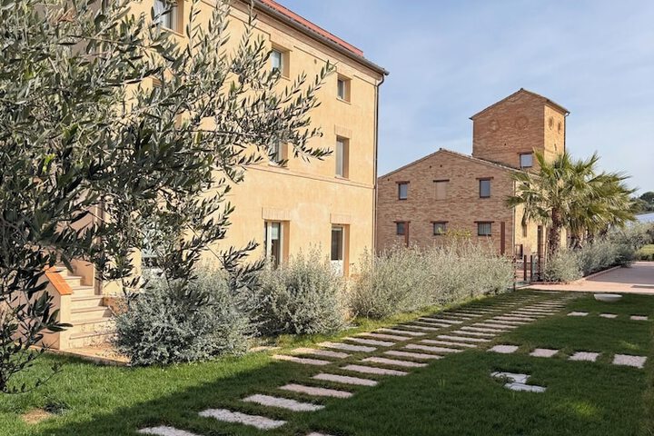 Hotel Exterior 154 of 154