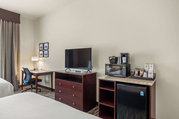Quadruple Accessible Queen Size Bed (7 of 16)