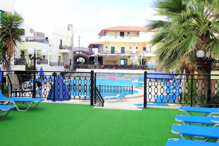 Pool 44 of 87