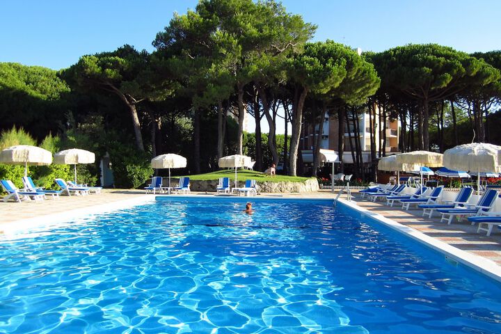 Hotel Pool
