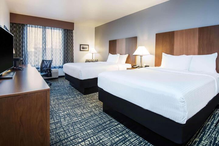 2 Queen Beds Accessible (3 of 6)
