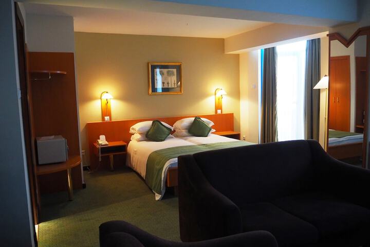 Room 12 of 50