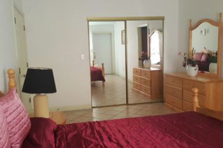 Room 10 of 16