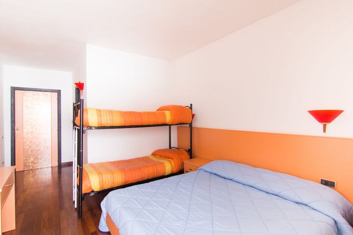 Room 11 of 36