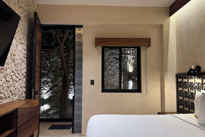 Room 103 of 160