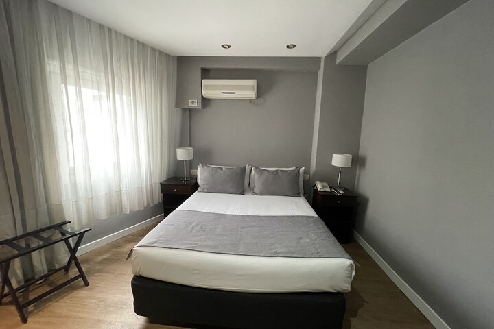 Room 32 of 69