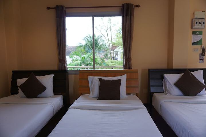 Room 13 of 40